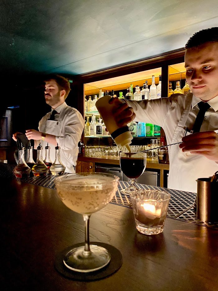 STERLING Chicago Cocktail Bar Review: Craft Cocktails & Vibes