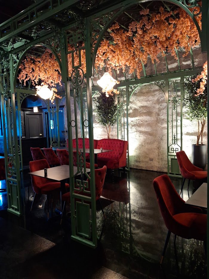 Dearly Beloved Chicago Cocktail Bar Review: A Spirited Night of Classic Cocktails & Cozy Vibes