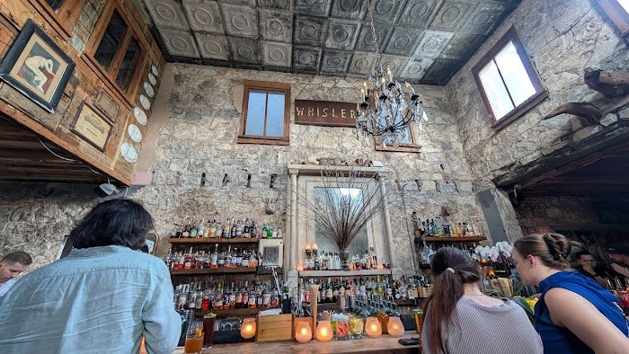 Whisler’s Review: Inside Austin’s Must-Visit Cocktail Bar for Craft Drinks & Vibes