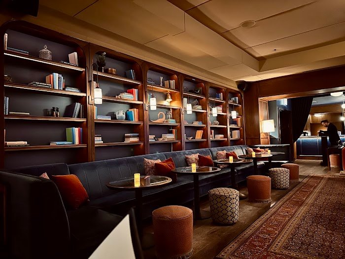 Lazy Bird Chicago Review: Intimate Cocktails & Cozy Vibes Lazy Bird Chicago Review: Intimate Cocktails & Cozy Vibes