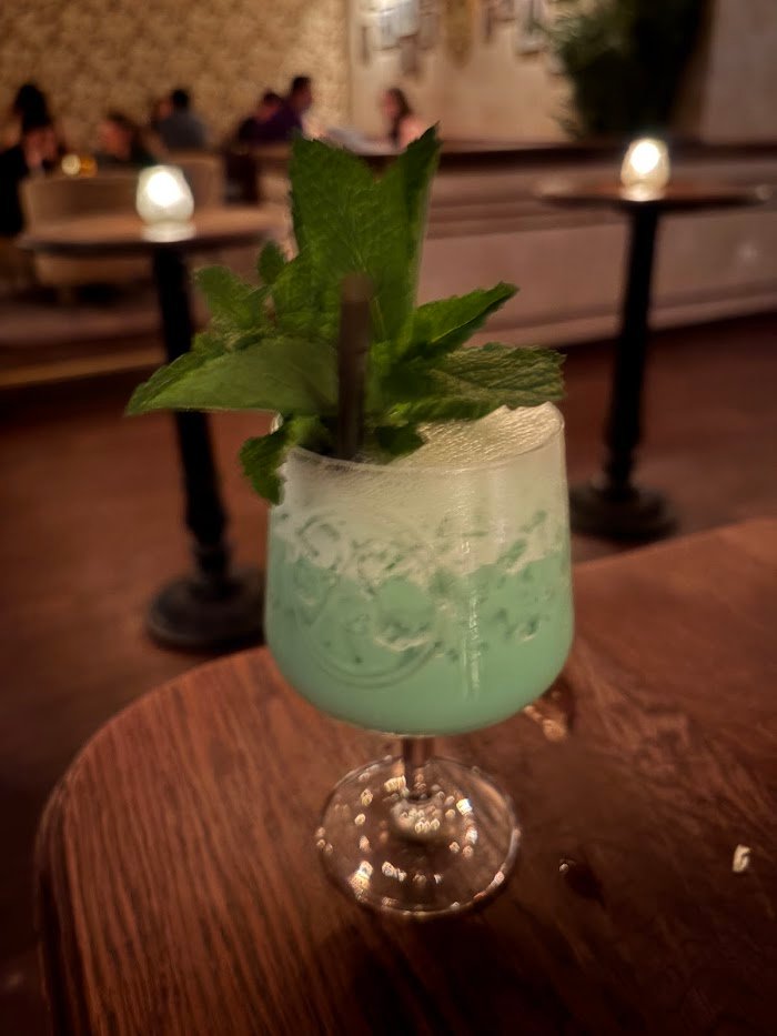 Sparrow Chicago Cocktail Bar Review: Intimate Cocktails & Neighborhood Charm Sparrow Chicago Cocktail Bar Review: Intimate Cocktails & Neighborhood Charm
