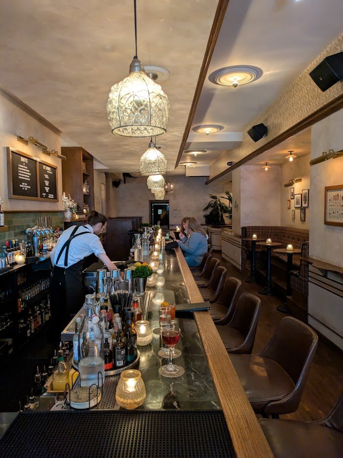Sparrow Chicago Cocktail Bar Review: Intimate Cocktails & Neighborhood Charm Sparrow Chicago Cocktail Bar Review: Intimate Cocktails & Neighborhood Charm