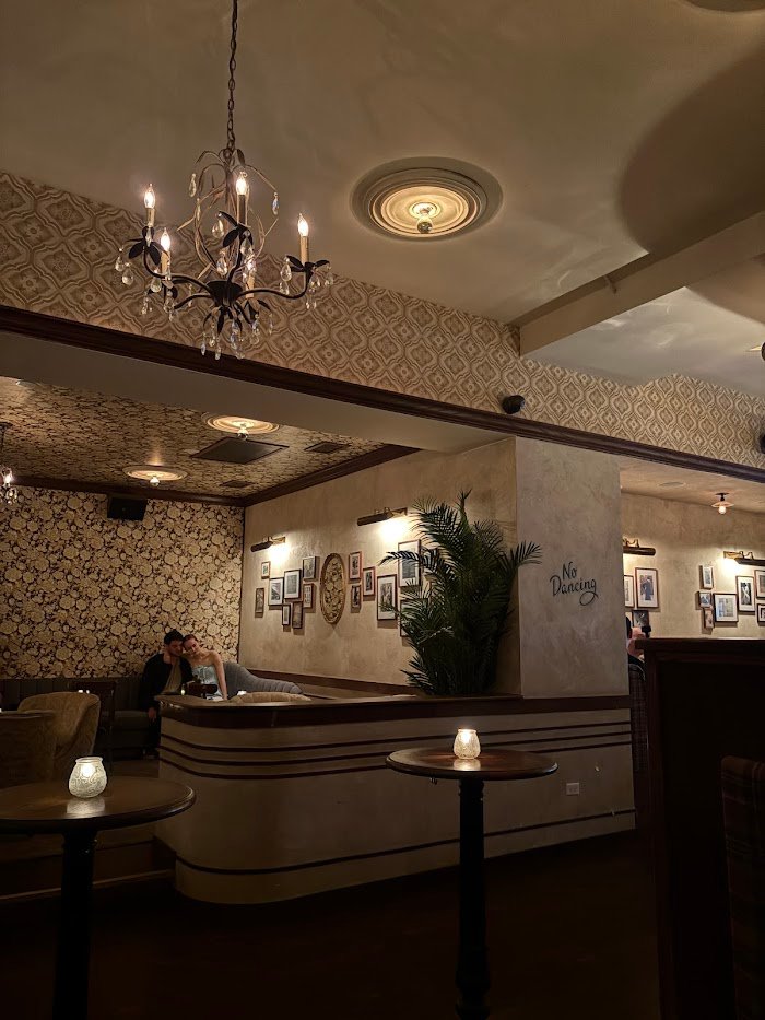 Sparrow Chicago Cocktail Bar Review: Intimate Cocktails & Neighborhood Charm Sparrow Chicago Cocktail Bar Review: Intimate Cocktails & Neighborhood Charm