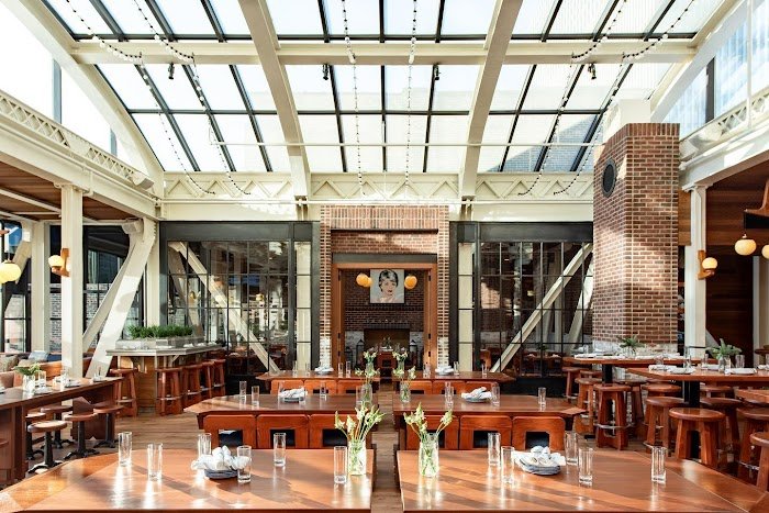 Cindy's Rooftop Review: Chicago's Sky-High Cocktail Oasis