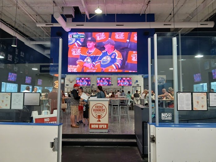 Front Runners Taphouse Review: A Jacksonville Cocktail Bar Worth Visiting