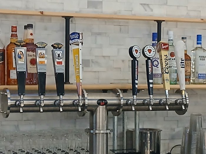 Front Runners Taphouse Review: A Jacksonville Cocktail Bar Worth Visiting