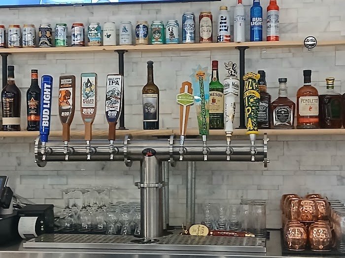 Front Runners Taphouse Review: A Jacksonville Cocktail Bar Worth Visiting