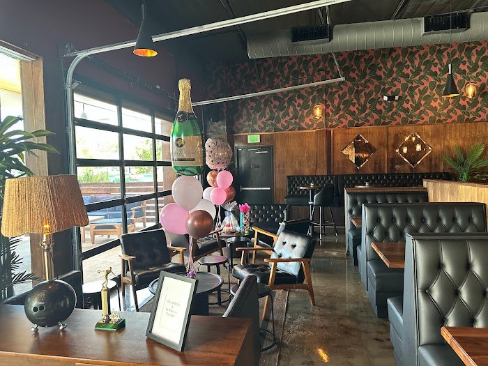 Jethro's Cocktail Lounge Review: Houston's Hidden Mixology Gem