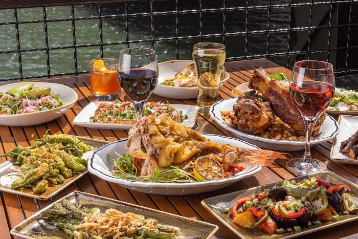 River Roast Review: Chicago's Riverfront Cocktail Bar