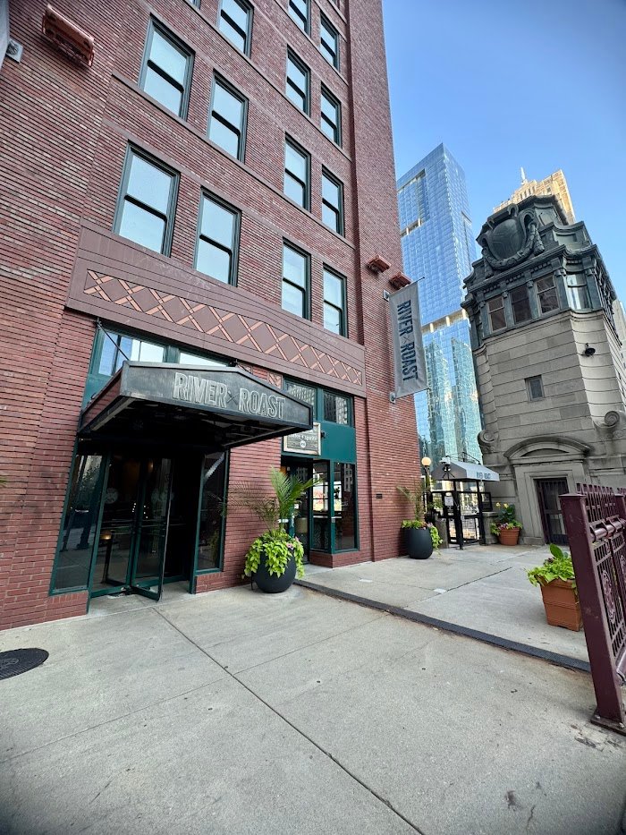 River Roast Review: Chicago's Riverfront Cocktail Bar