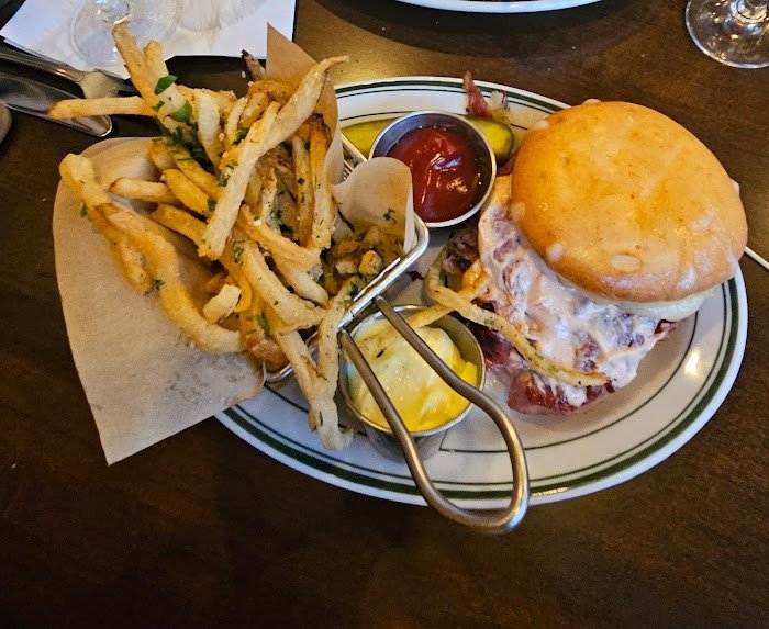 LUXBAR Chicago Review: A Luxe Cocktail Experience