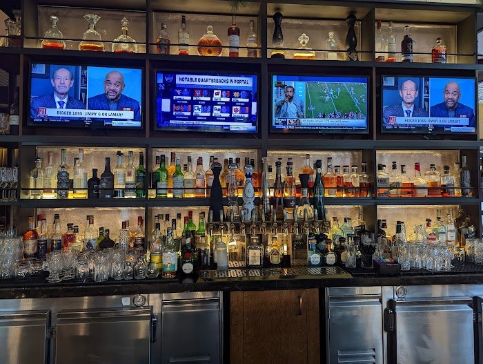 Fifth & Rose Review — San Diego's Cozy Cocktail Bar Gem