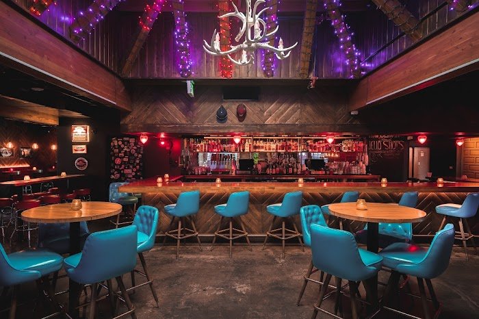 Luckys Indoor Outdoor Review — Phoenix Cocktail Bar You Can't Miss