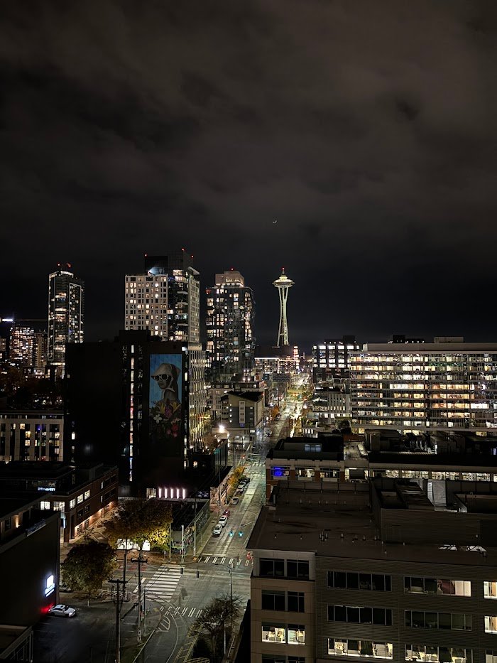 ALTITUDE Sky Lounge Review: Seattle Cocktails with a View