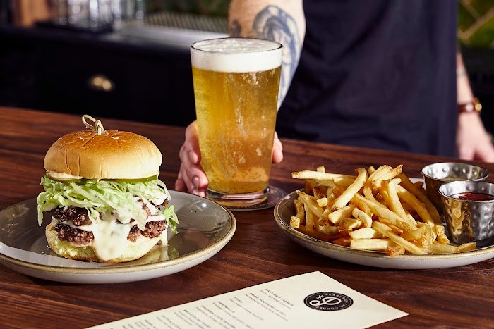 Pearl's on the Corner Review: Philadelphia's Cozy Cocktail Bar That Shines