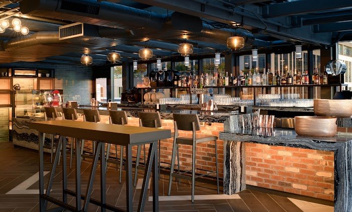 ALTITUDE Sky Lounge Review: Seattle Cocktails with a View