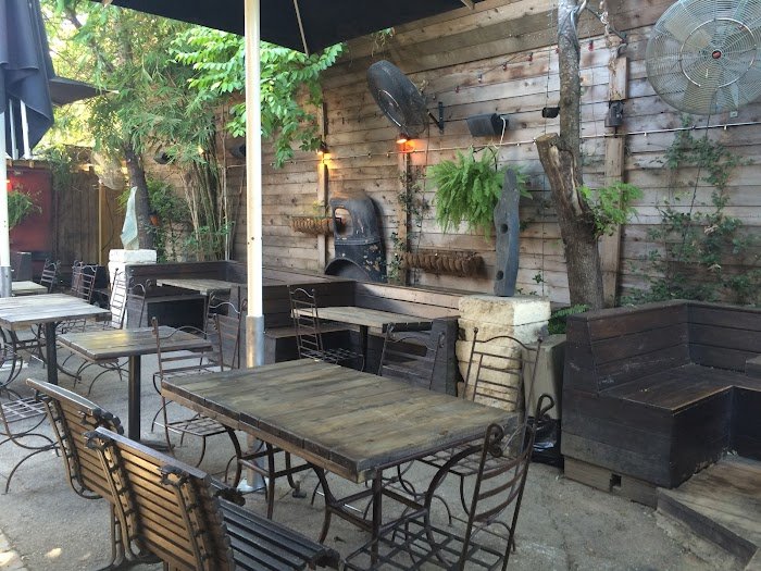 Boheme Houston Cocktail Bar Review: Intimate Cocktails & Timeless Vibes