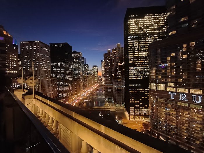 LH Rooftop Review: Chicago Cocktail Bar with Skyline Views LH Rooftop Review: Chicago Cocktail Bar with Skyline Views