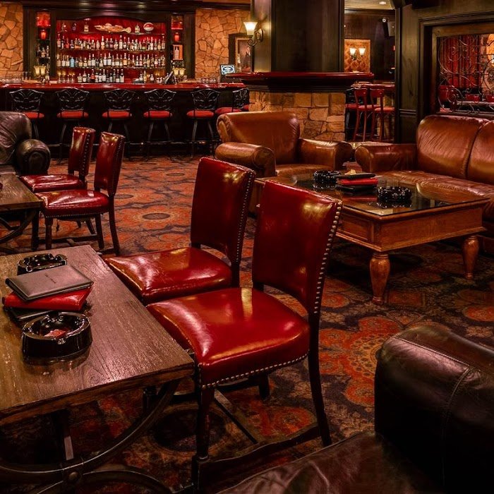 Nicky Blaine's Cocktail Lounge Review — Indianapolis' Best Cozy Cocktail Bar