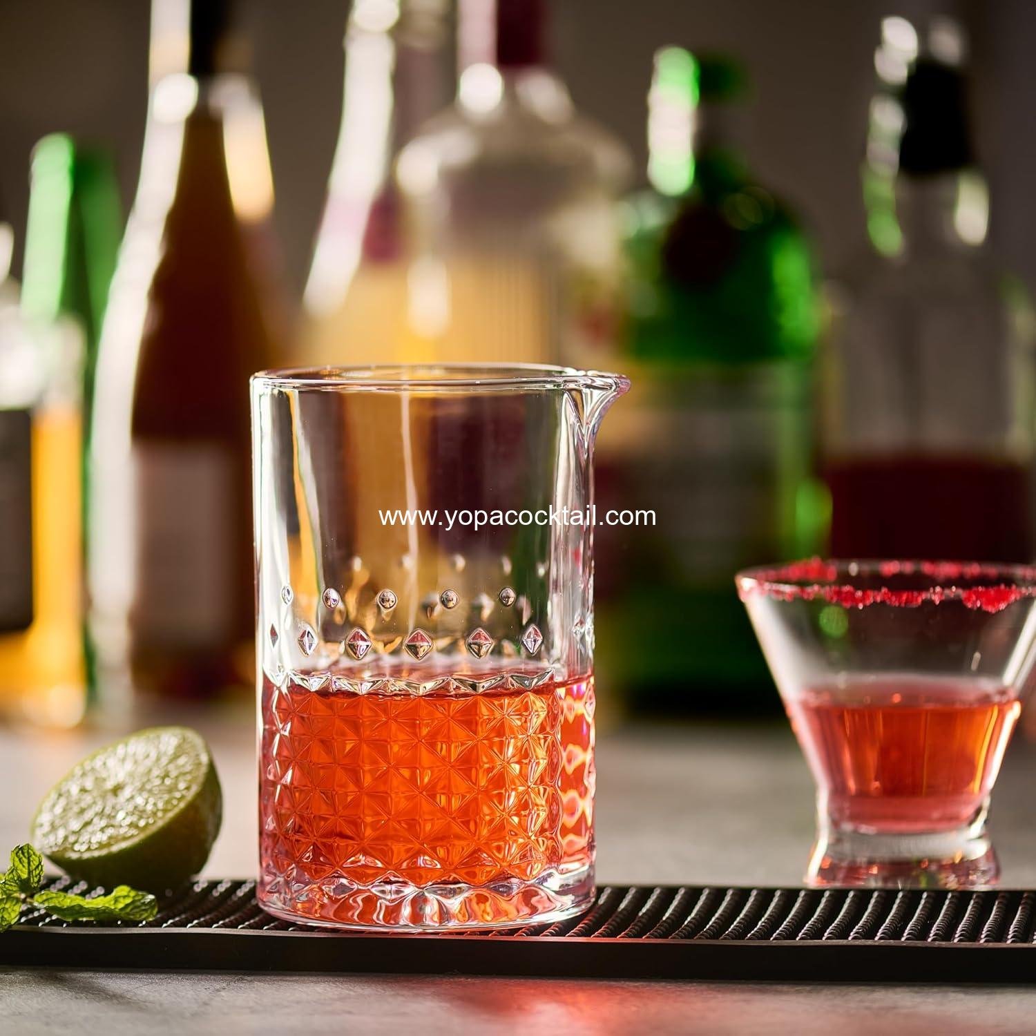 Wholesale Crystal Cocktail Mixing Glass 22oz 650ml Seamless Durable Barware Glassware manufacturer